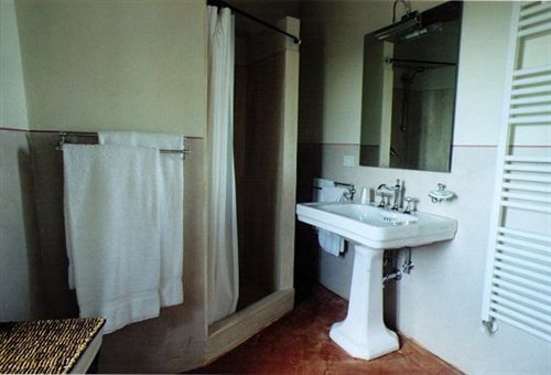 Bed & Breakfast Art 3*